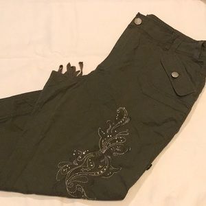 Roz & Ali green capris with SZ 12 in Euc